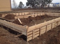Fundament i kladka blokov. Burcevo